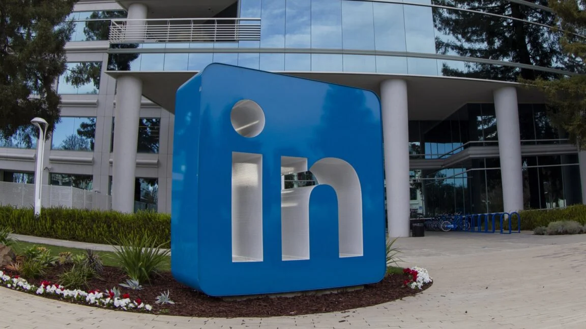 Judge Tosses LinkedIn "BrowserGate" Privacy Lawsuits, Ruling Plaintiffs Failed to Allege Concrete Harm